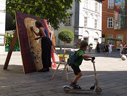 Diese Seite beinhaltet Objekte, Installationen, Tableaus und performative Auftritte im &ouml;ffentlichen Raum
