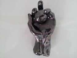 Florinda Ke Sophie - Kleine Hand mit Ball, Keramik, H-12 cm, B-10cm, T-5 cm, 2012