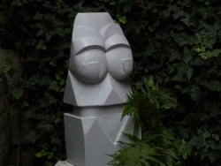 Florinda Ke Sophie - Paloma blanca 1, Ytong lackiert, H-60 cm, B-25 cm, T-20 cm, 2005